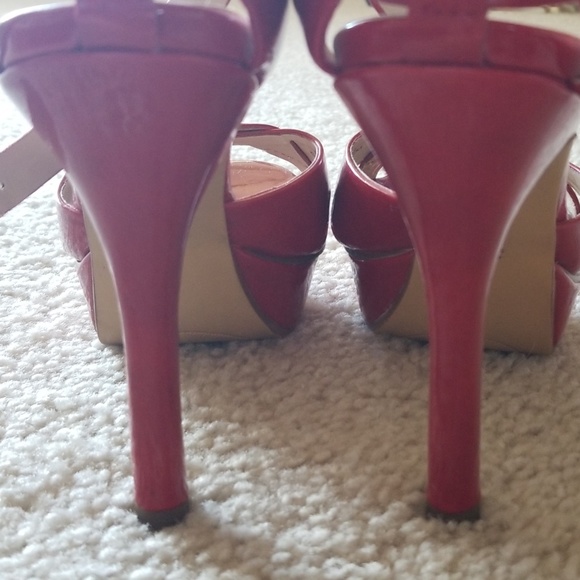 Red patent  faux leather platform heel - Picture 4 of 6